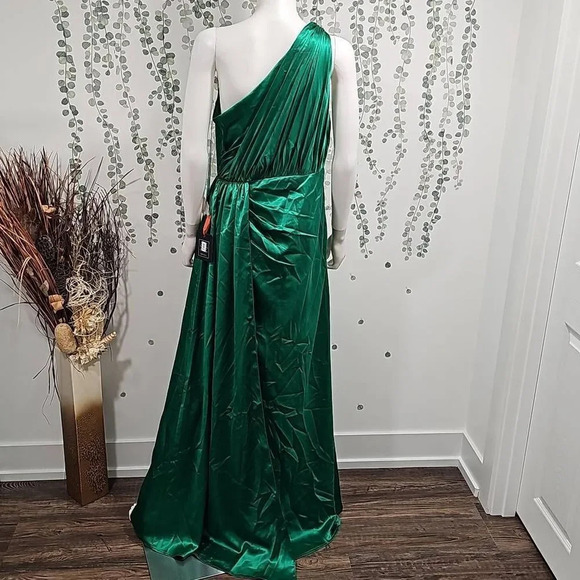 IEENA MAC Duggal One-Shoulder Draped Satin Gown Size 8 - Picture 9 of 13